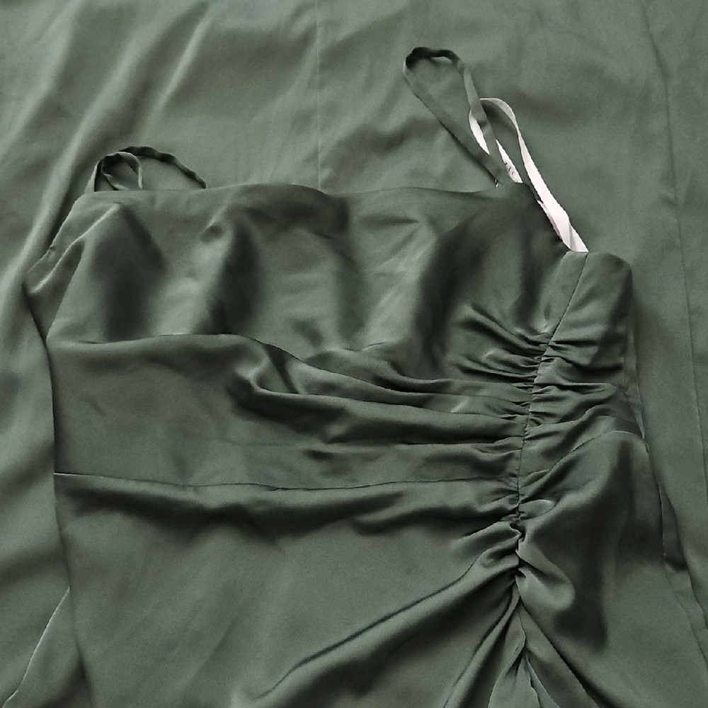 **NWT** Azazie × Kendall + Kylie Elegant Green Satin Dress- 18